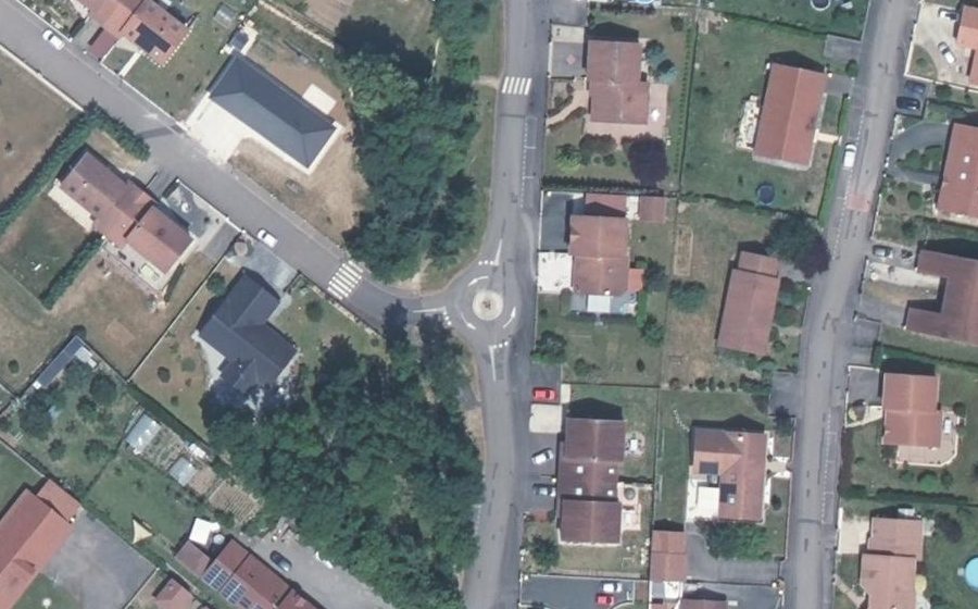 Vue aérienne du Rond-point anonyme n°839119529