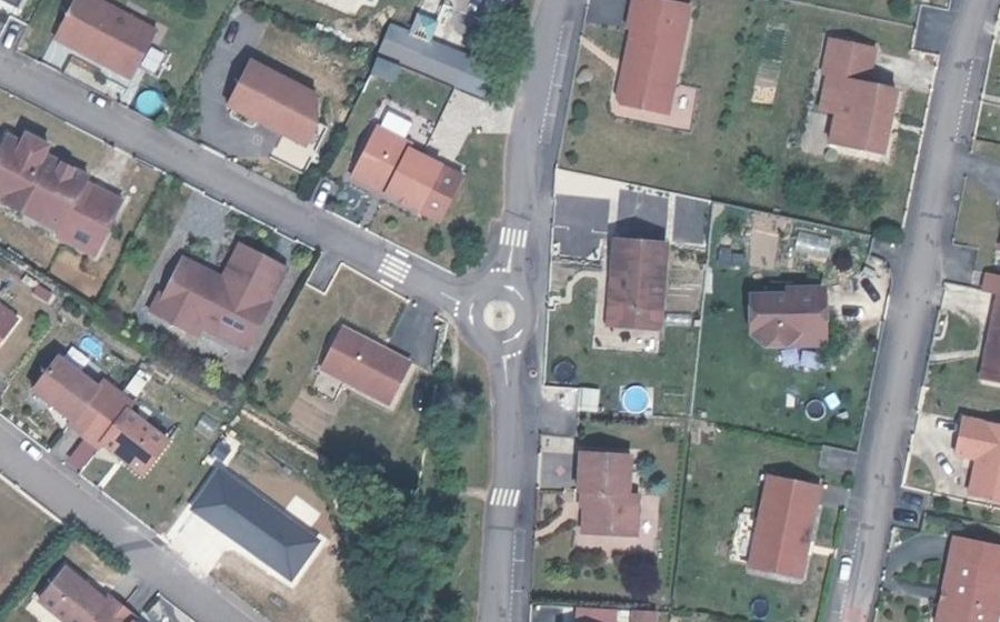 Vue aérienne du Rond-point anonyme n°839119531