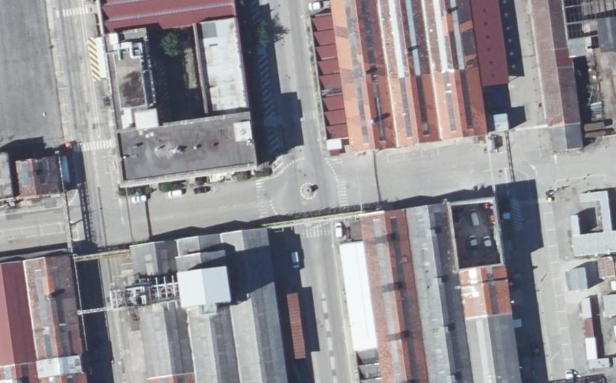 Vue aérienne du Rond-point anonyme n°839339738