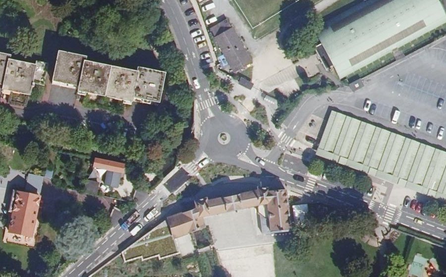 Vue aérienne du Rond-point anonyme n°839343013