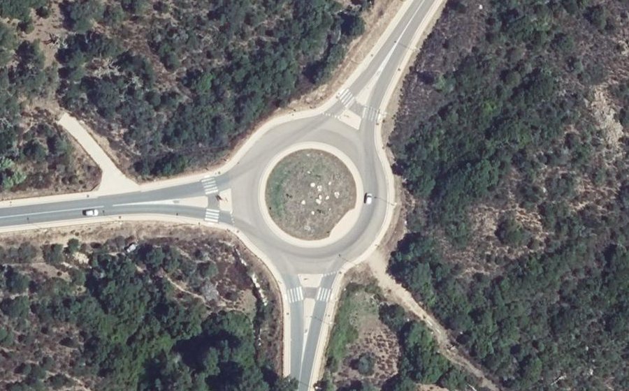 Vue aérienne du Rond-point anonyme n°839356583