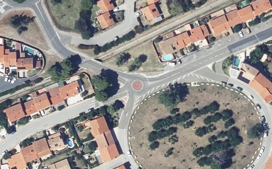 Vue aérienne du Rond-point anonyme n°839392543