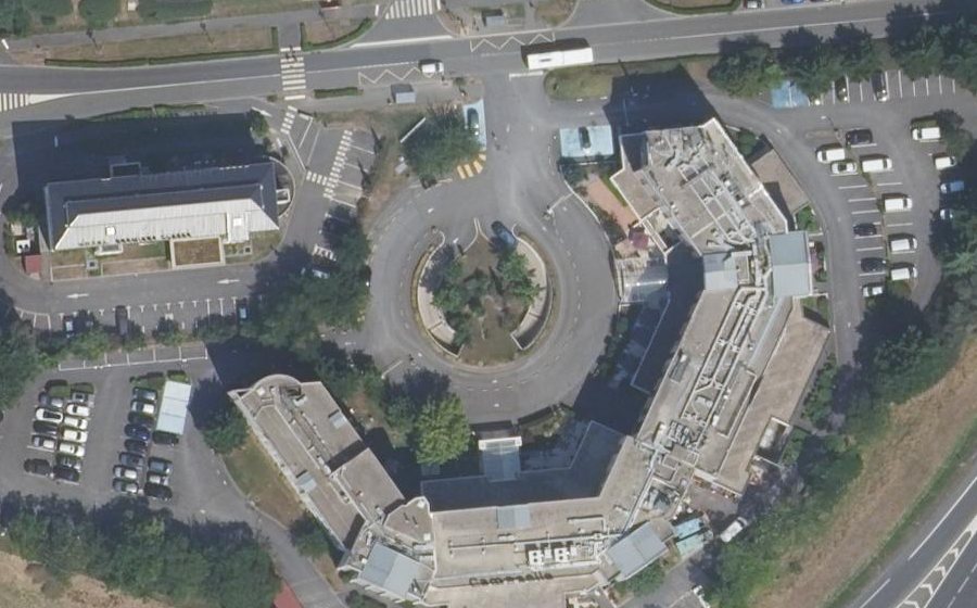 Vue aérienne du Rond-point anonyme n°83953729