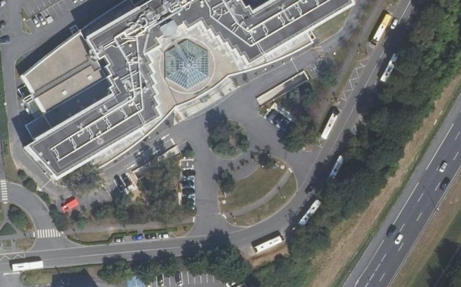 Vue aérienne du Rond-point anonyme n°83953734