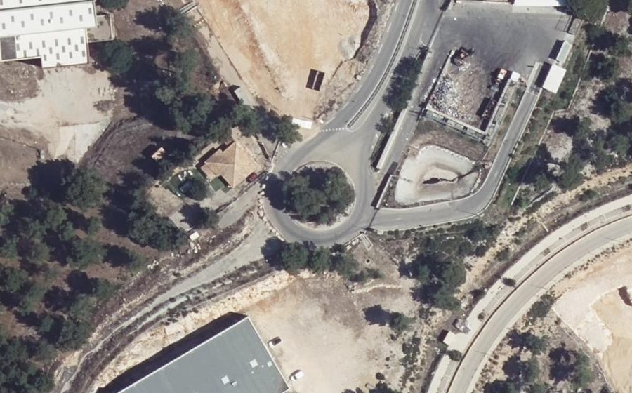 Vue aérienne du Rond-point anonyme n°839956919