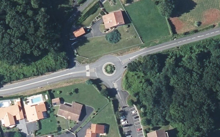 Vue aérienne du Rond-point anonyme n°840183755