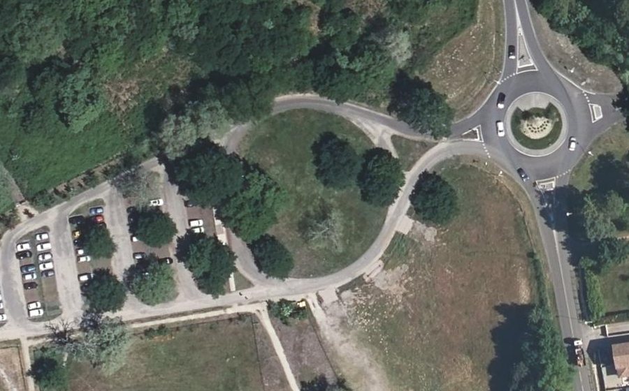 Vue aérienne du Rond-point anonyme n°840231097