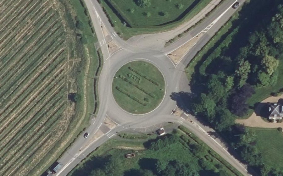 Vue aérienne du Rond-point anonyme n°840321063