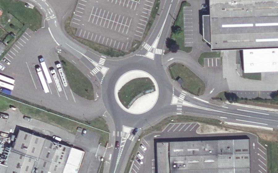 Vue aérienne du Rond-point anonyme n°840987956