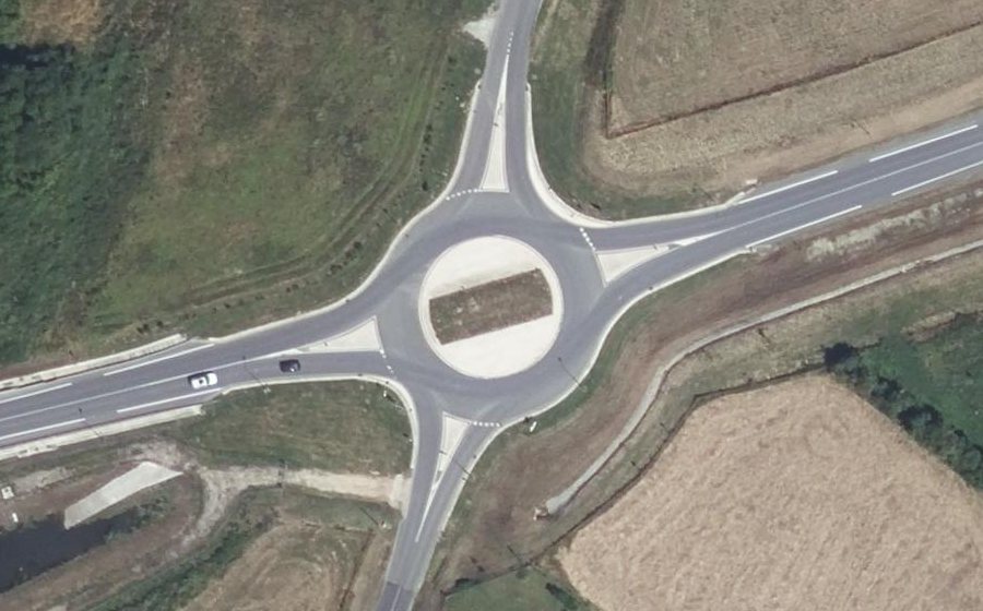 Vue aérienne du Rond-point anonyme n°840987960
