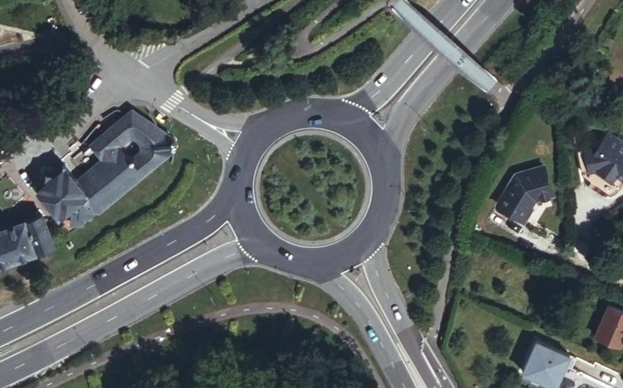 Vue aérienne du Rond-point anonyme n°84100333
