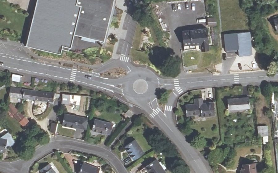 Vue aérienne du Rond-point anonyme n°841142293