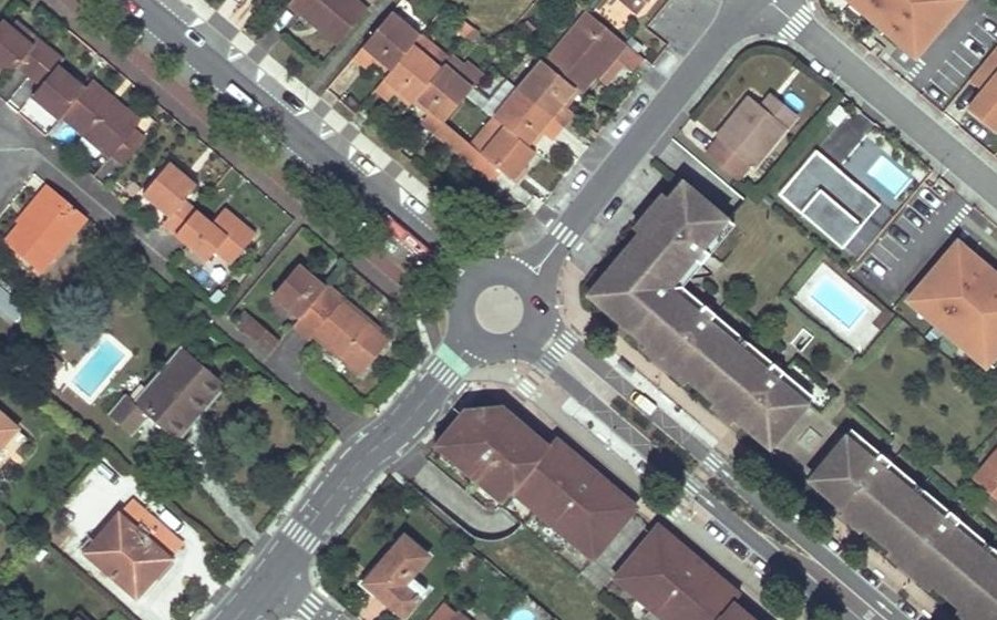 Vue aérienne du Rond-point anonyme n°841384952