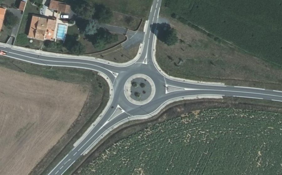 Vue aérienne du Rond-point anonyme n°841404214