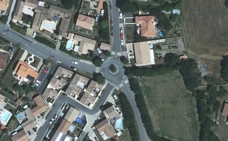 Vue aérienne du Rond-point anonyme n°842044615