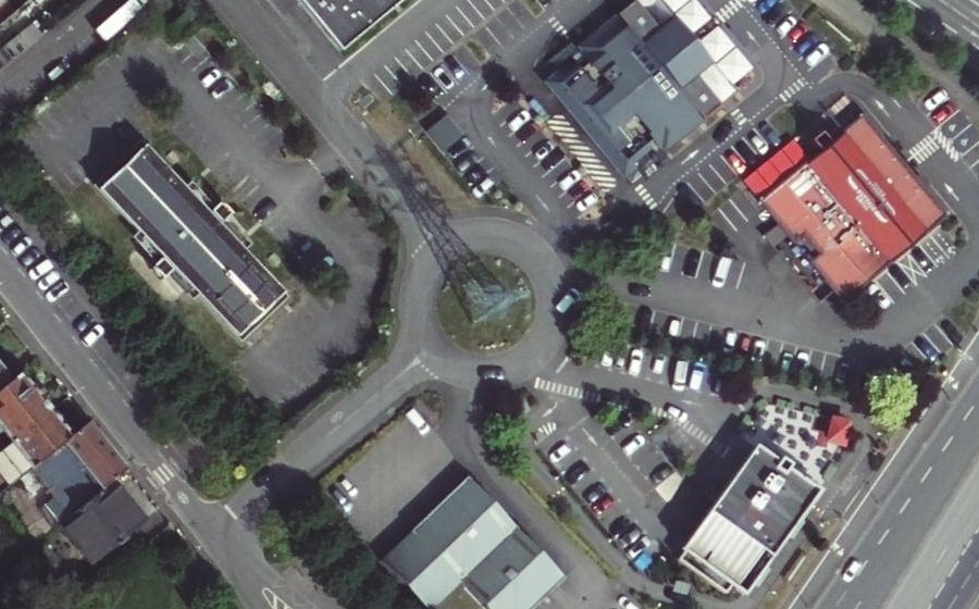 Vue aérienne du Rond-point anonyme n°84219535