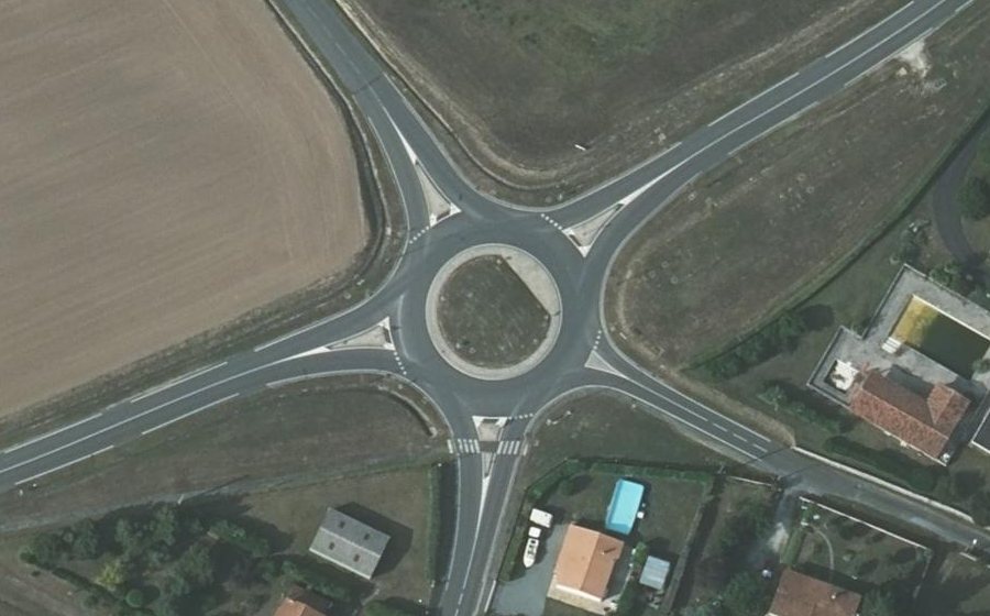 Vue aérienne du Rond-point anonyme n°842324130