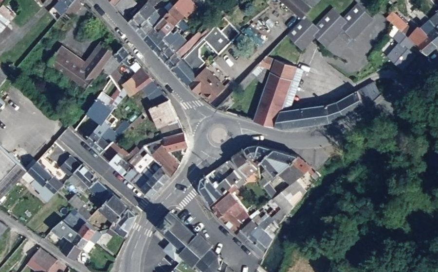 Vue aérienne du Rond-point anonyme n°842368181