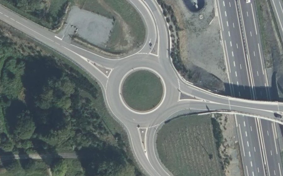 Vue aérienne du Rond-point anonyme n°842424960