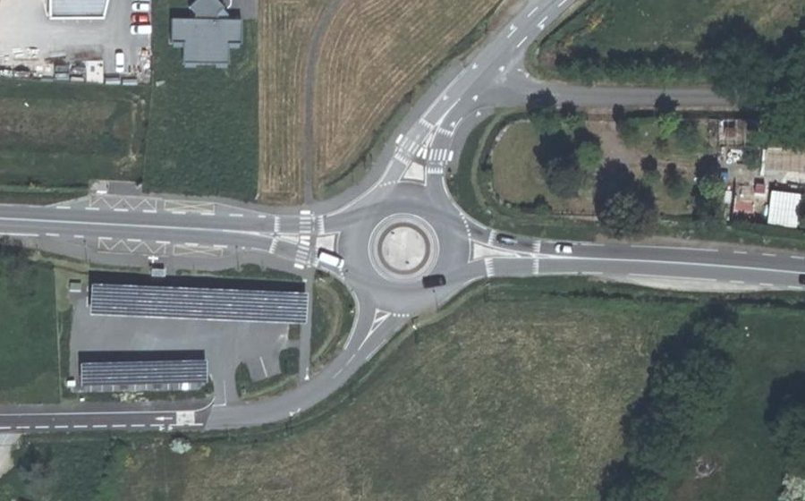 Vue aérienne du Rond-point anonyme n°842473346