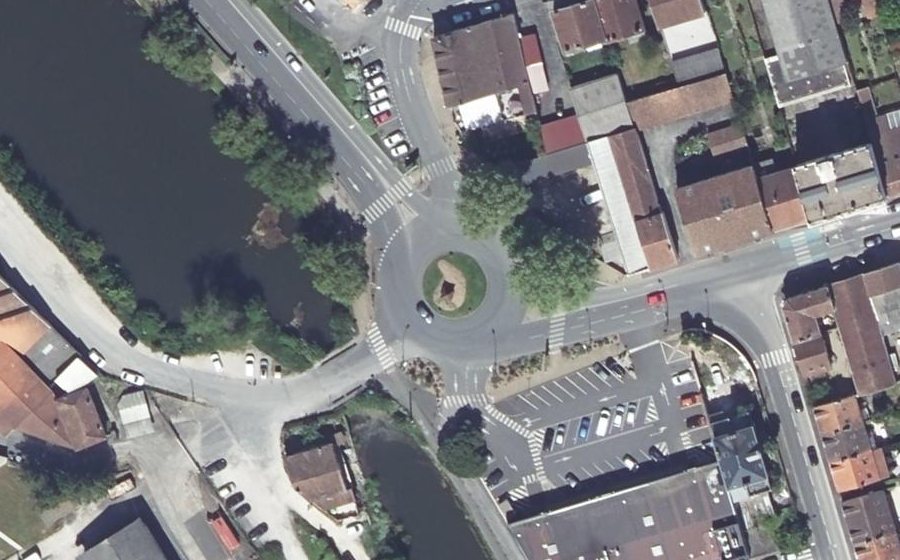 Vue aérienne du Rond-point anonyme n°8427792