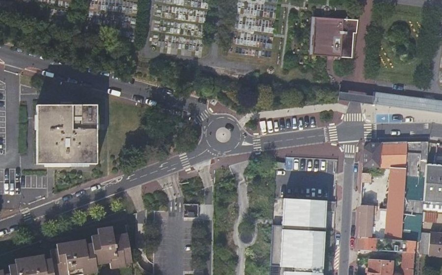Vue aérienne du Rond-point anonyme n°842815945