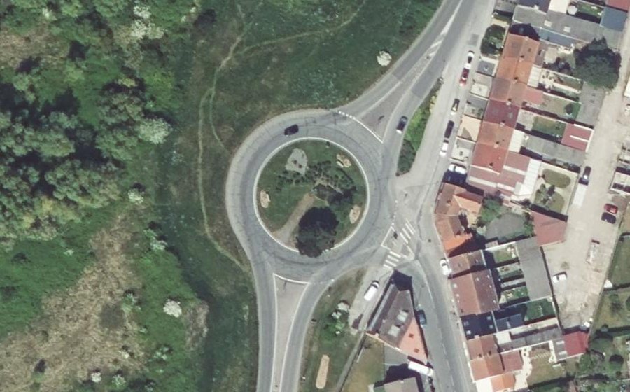 Vue aérienne du Rond-point anonyme n°843054094