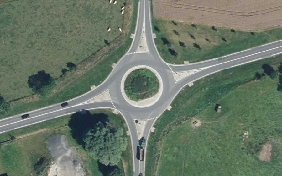 Vue aérienne du Rond-point anonyme n°843377106