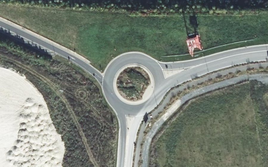 Vue aérienne du Rond-point anonyme n°843593417