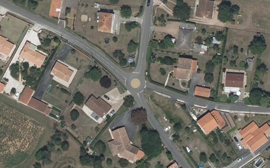 Vue aérienne du Rond-point anonyme n°843628107