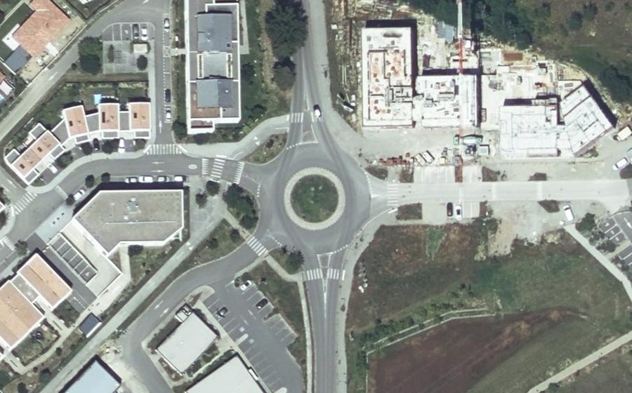 Vue aérienne du Rond-point anonyme n°843693387