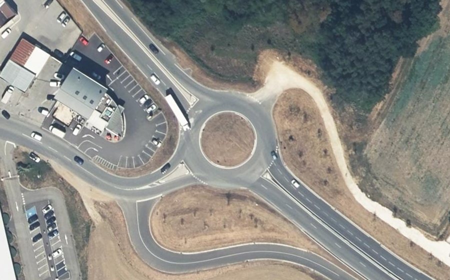 Vue aérienne du Rond-point anonyme n°843742040