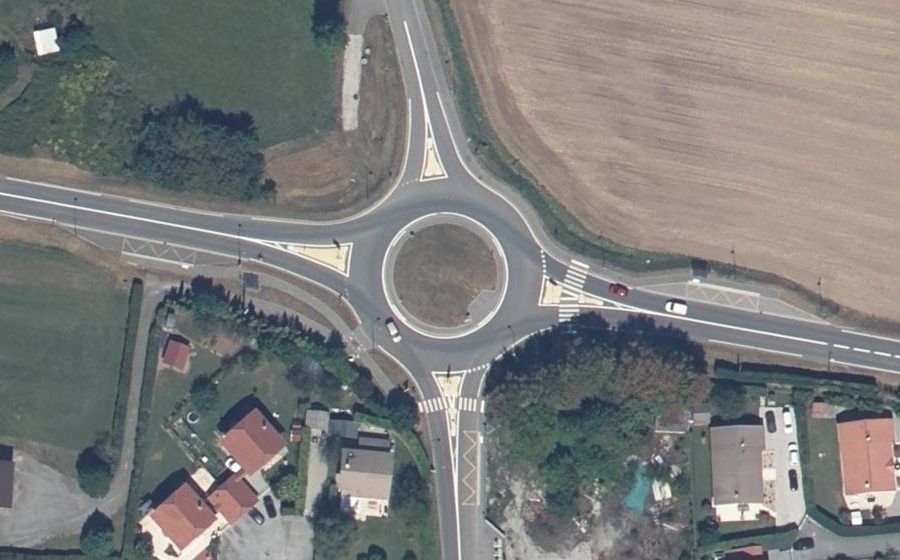 Vue aérienne du Rond-point anonyme n°843744361