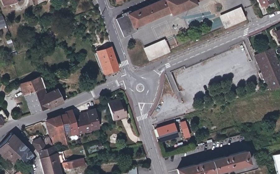 Vue aérienne du Rond-point anonyme n°843765182