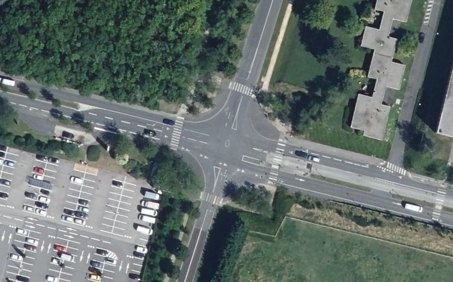 Vue aérienne du Rond-point anonyme n°844062085