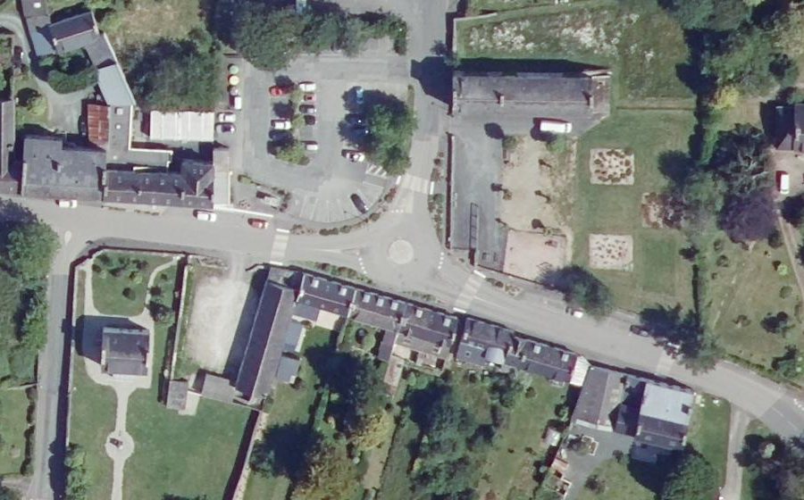 Vue aérienne du Rond-point anonyme n°84426513