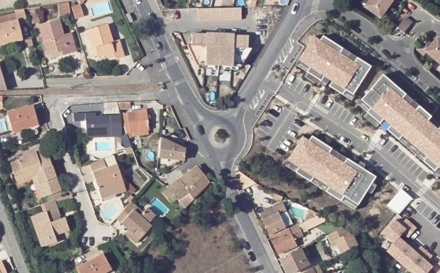 Vue aérienne du Rond-point anonyme n°844306568