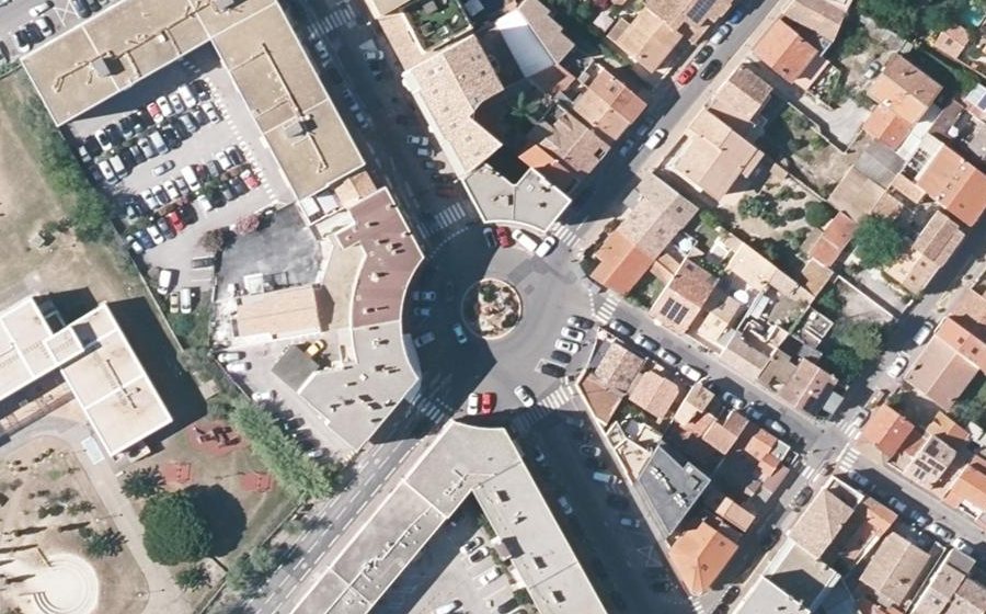 Vue aérienne du Rond-point anonyme n°84473315