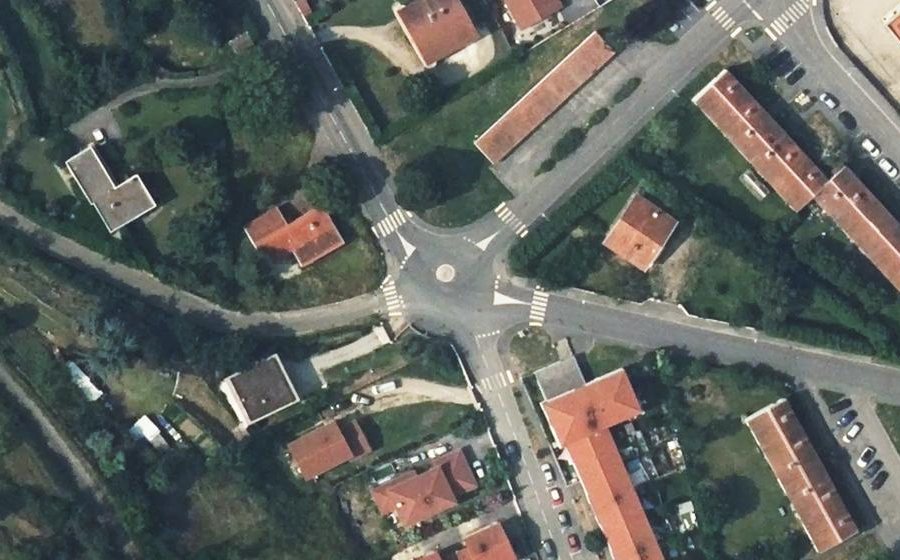 Vue aérienne du Rond-point anonyme n°844809112