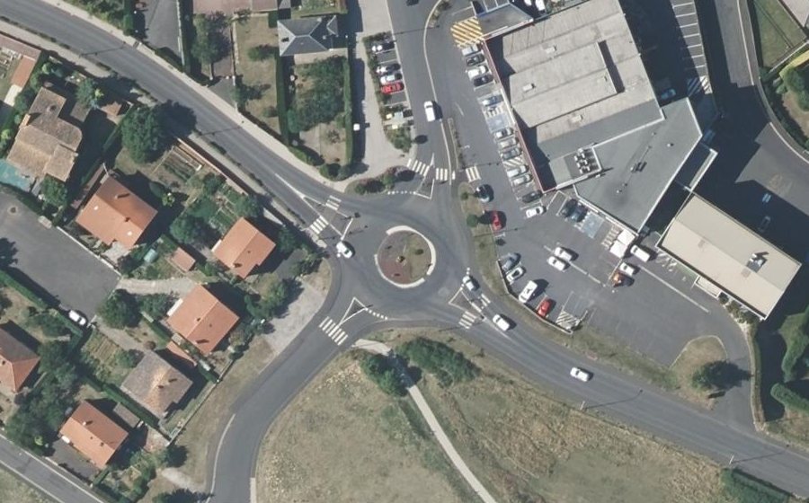 Vue aérienne du Rond-point anonyme n°84485855