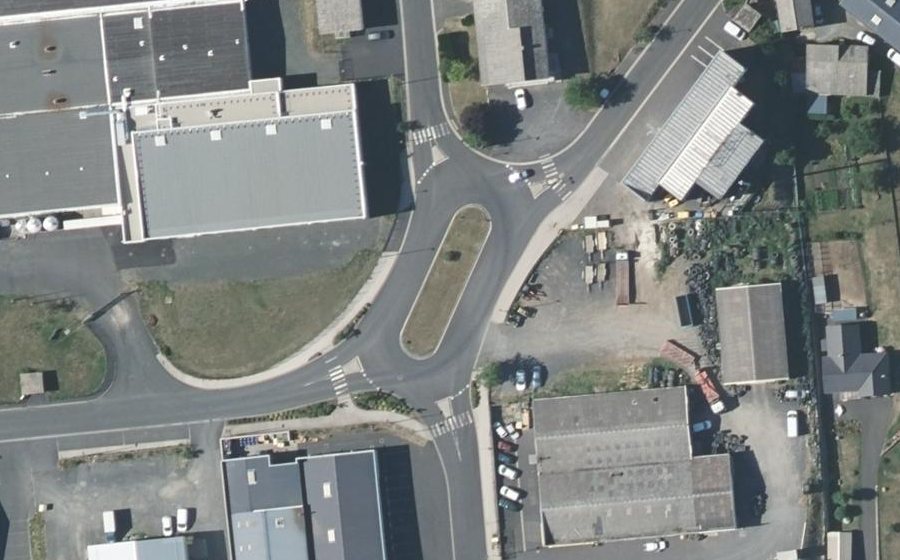 Vue aérienne du Rond-point anonyme n°84489209