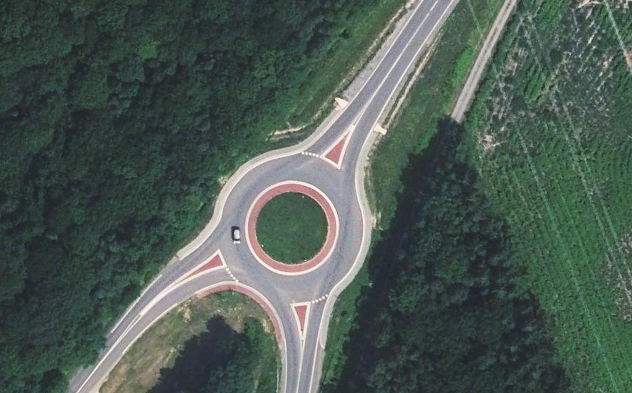 Vue aérienne du Rond-point anonyme n°845108989
