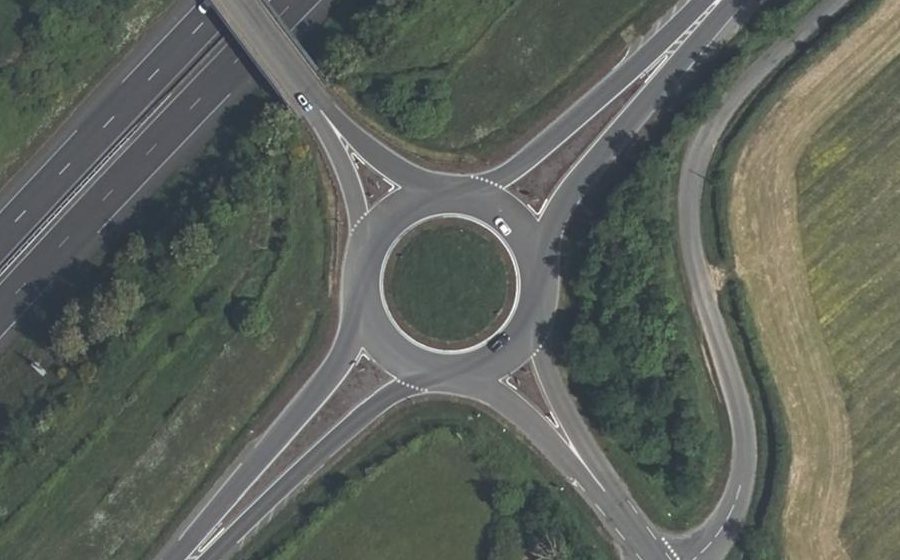 Vue aérienne du Rond-point anonyme n°84547090