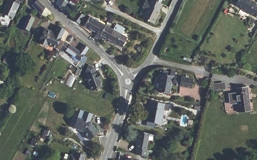 Vue aérienne du Rond-point anonyme n°84591971