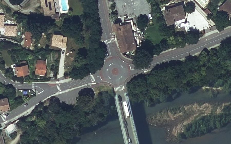 Vue aérienne du Rond-point anonyme n°846213943
