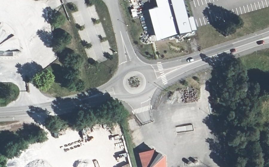 Vue aérienne du Rond-point anonyme n°846578654