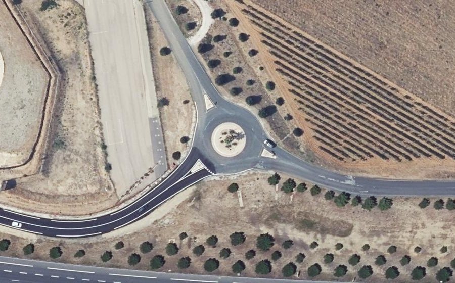 Vue aérienne du Rond-point anonyme n°84670826