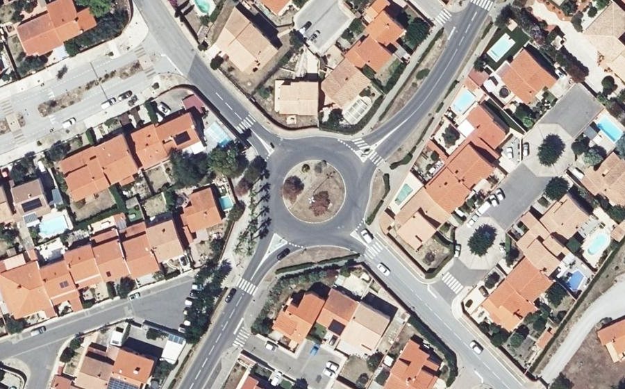 Vue aérienne du Rond-point anonyme n°84670834