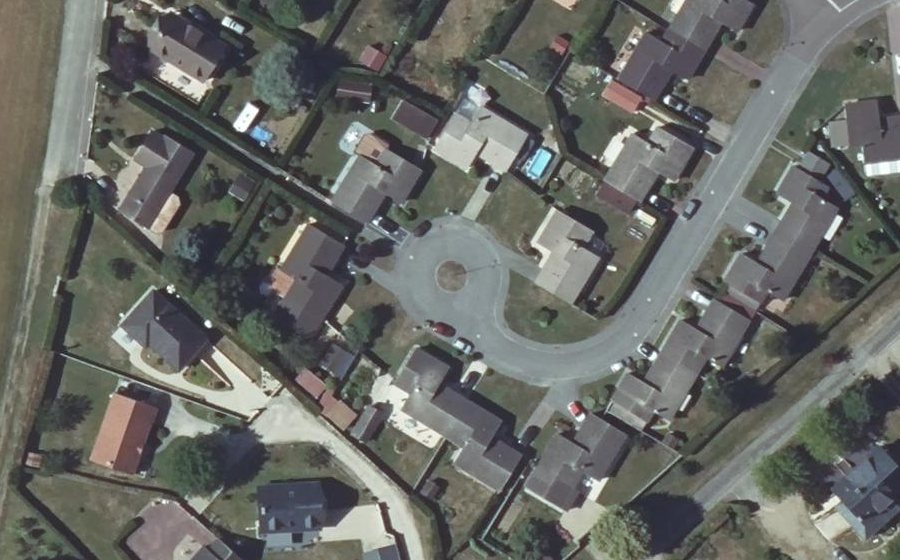 Vue aérienne du Rond-point anonyme n°84675320