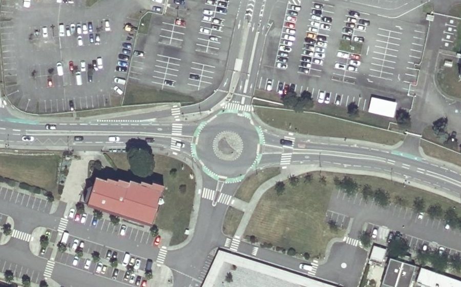 Vue aérienne du Rond-point anonyme n°847326763